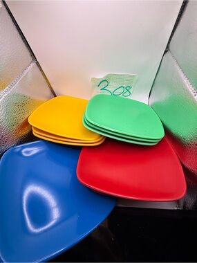 Crofton brand plastic plates commonly